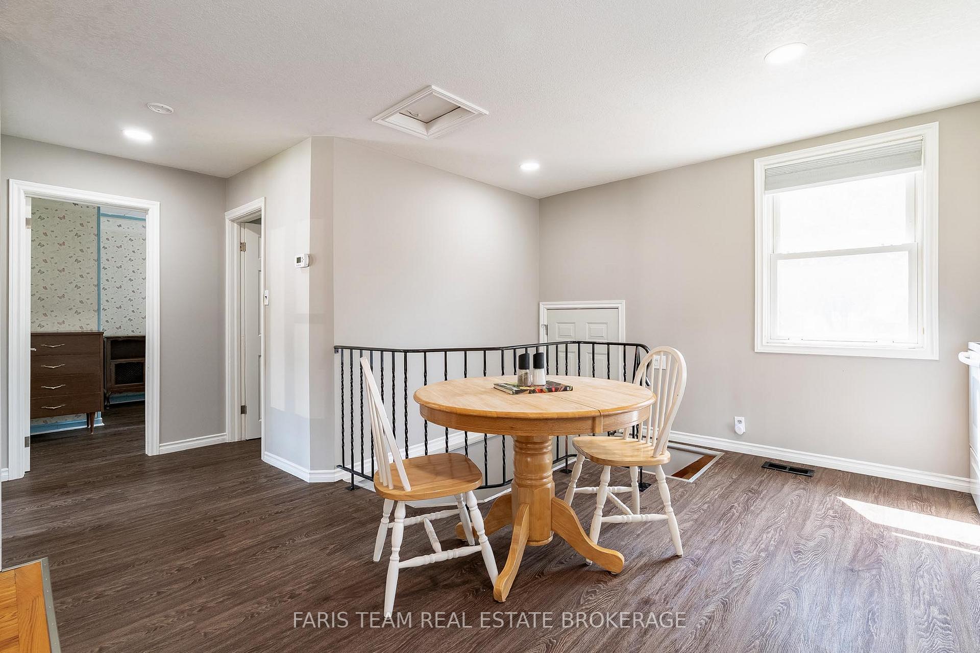 Photo 10 of 335 John Street, Midland — HOMEH