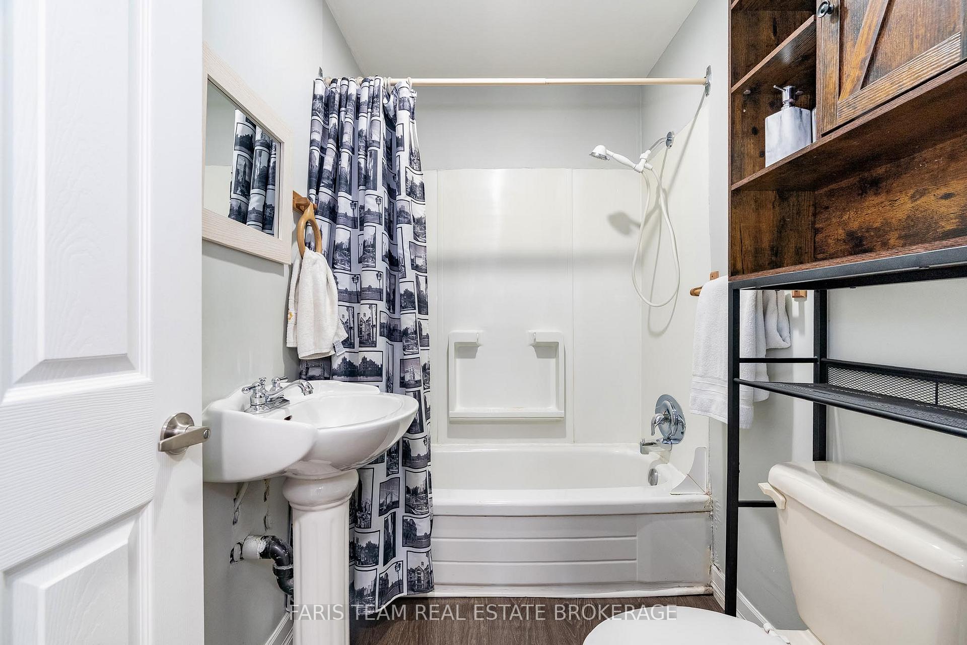 Photo 18 of 335 John Street, Midland — HOMEH