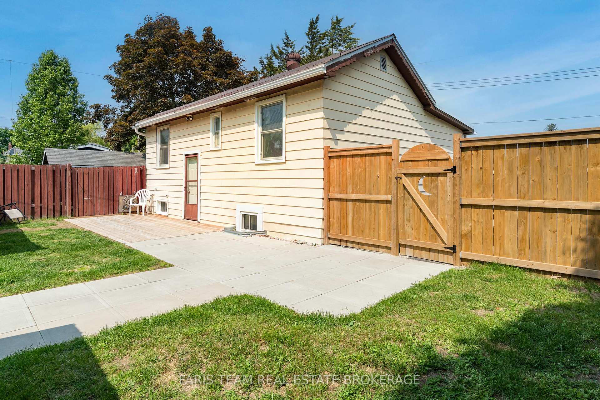 Photo 23 of 335 John Street, Midland — HOMEH