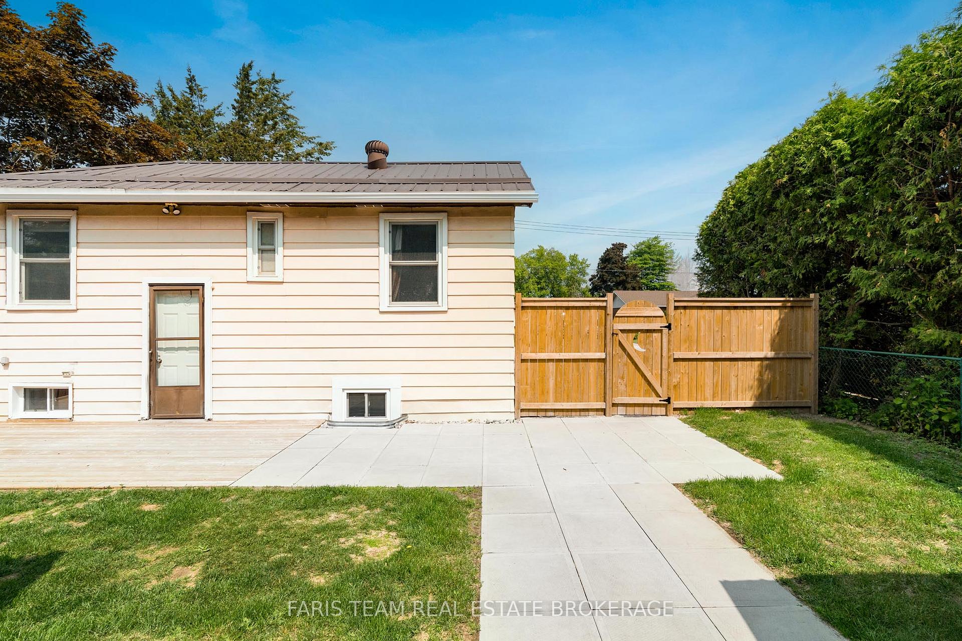 Photo 25 of 335 John Street, Midland — HOMEH