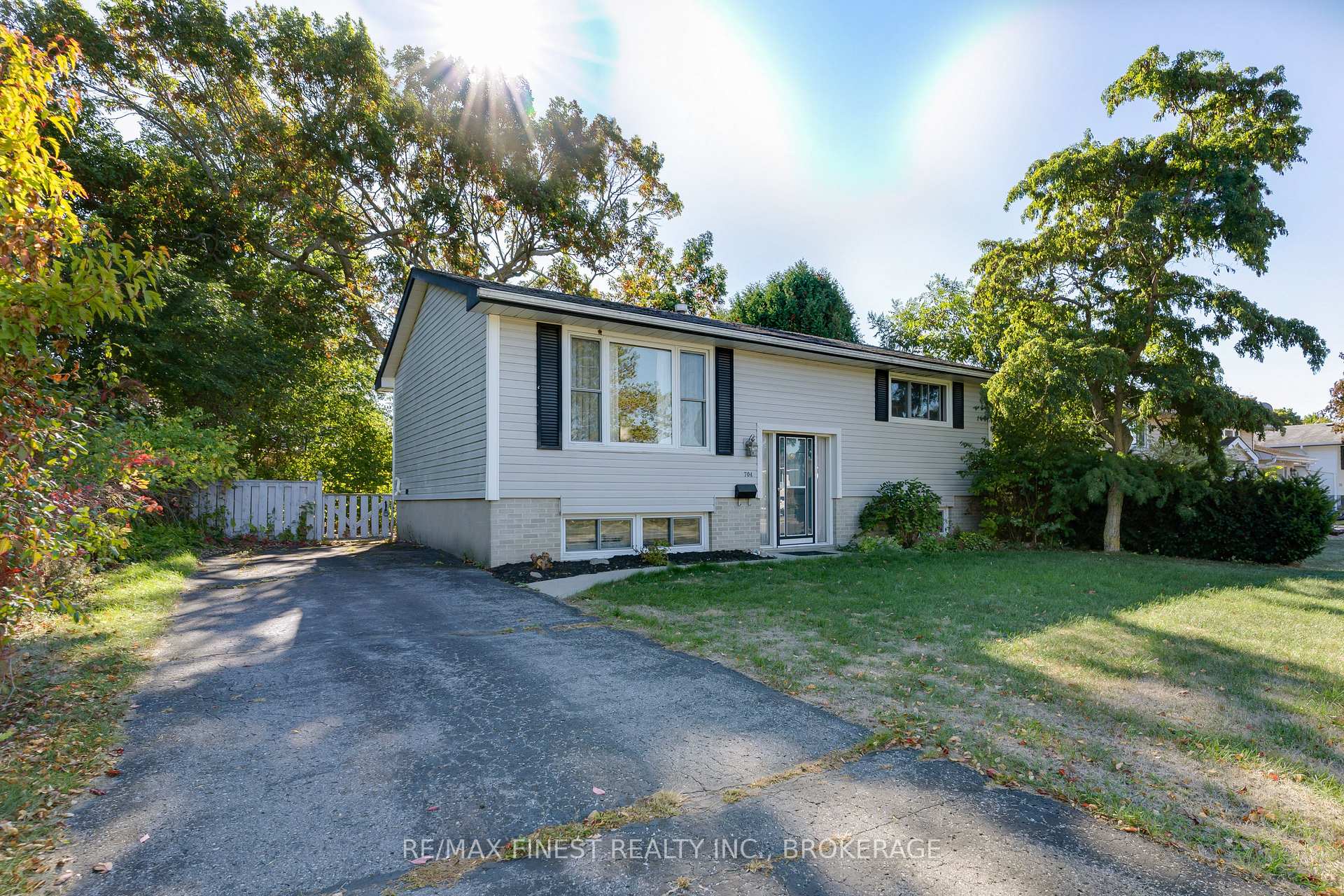 Photo 2 of 704 Aylmer Crescent, Kingston, South of Taylor-Kidd Blvd — HOMEH