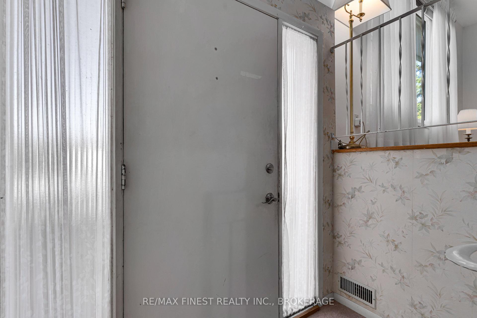 Photo 3 of 704 Aylmer Crescent, Kingston, South of Taylor-Kidd Blvd — HOMEH