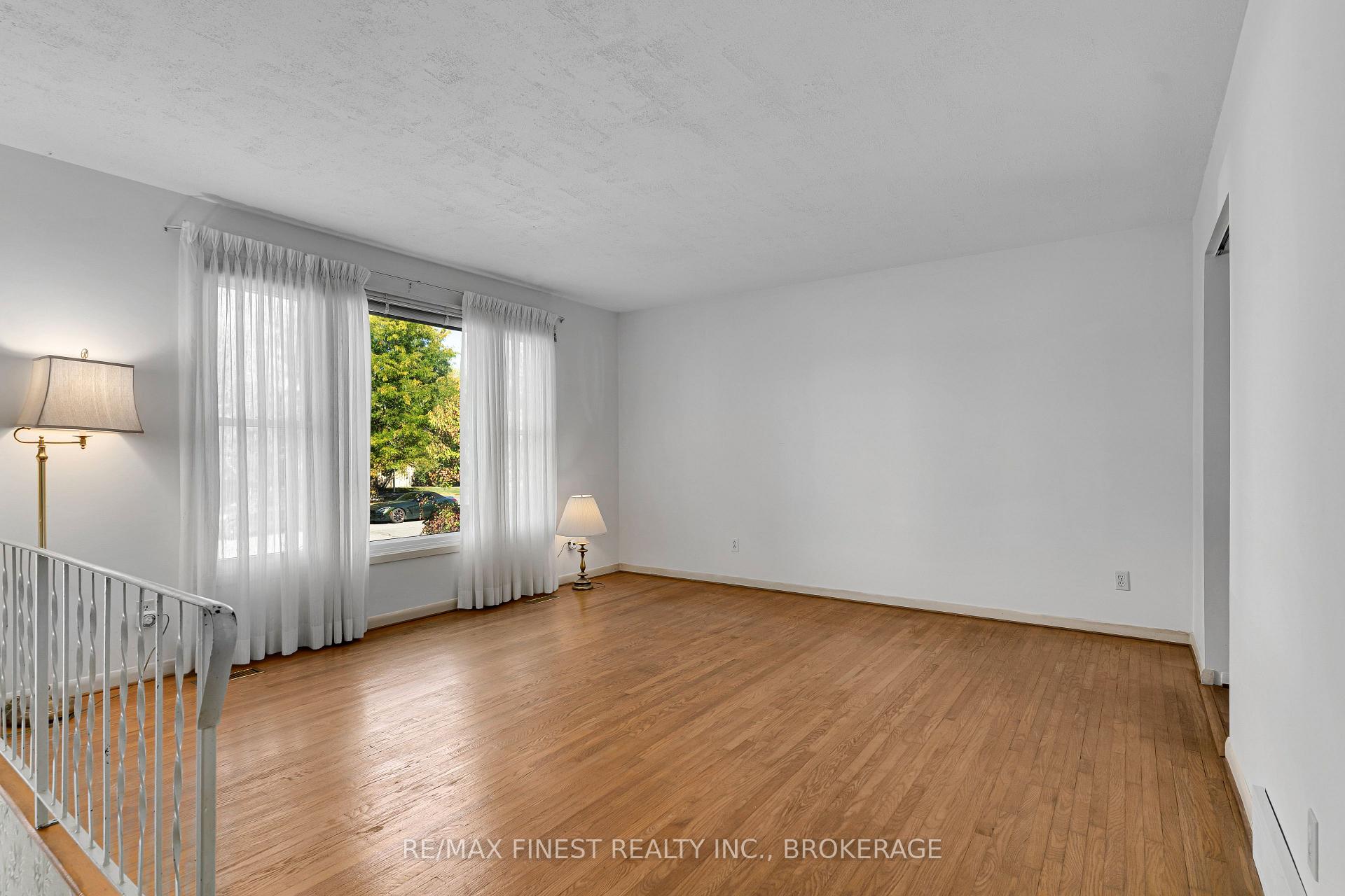 Photo 5 of 704 Aylmer Crescent, Kingston, South of Taylor-Kidd Blvd — HOMEH