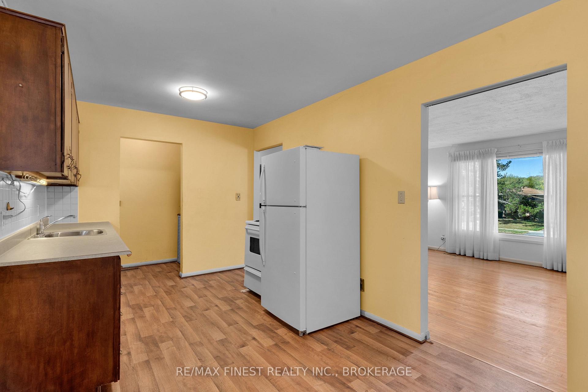 Photo 8 of 704 Aylmer Crescent, Kingston, South of Taylor-Kidd Blvd — HOMEH