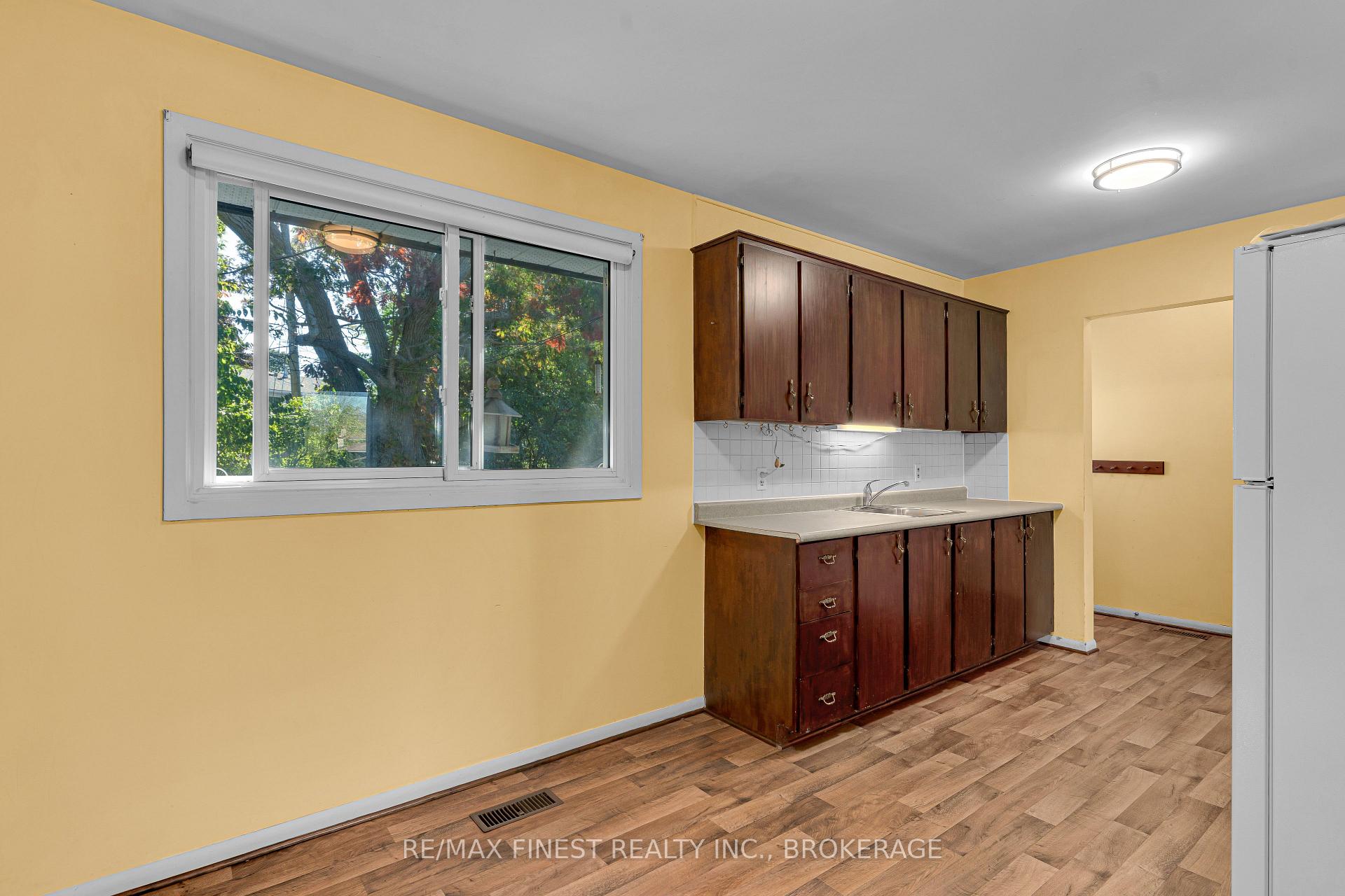 Photo 9 of 704 Aylmer Crescent, Kingston, South of Taylor-Kidd Blvd — HOMEH