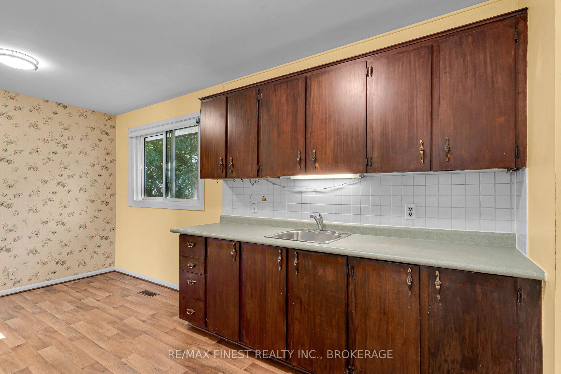 Photo 10 of 704 Aylmer Crescent, Kingston, South of Taylor-Kidd Blvd — HOMEH