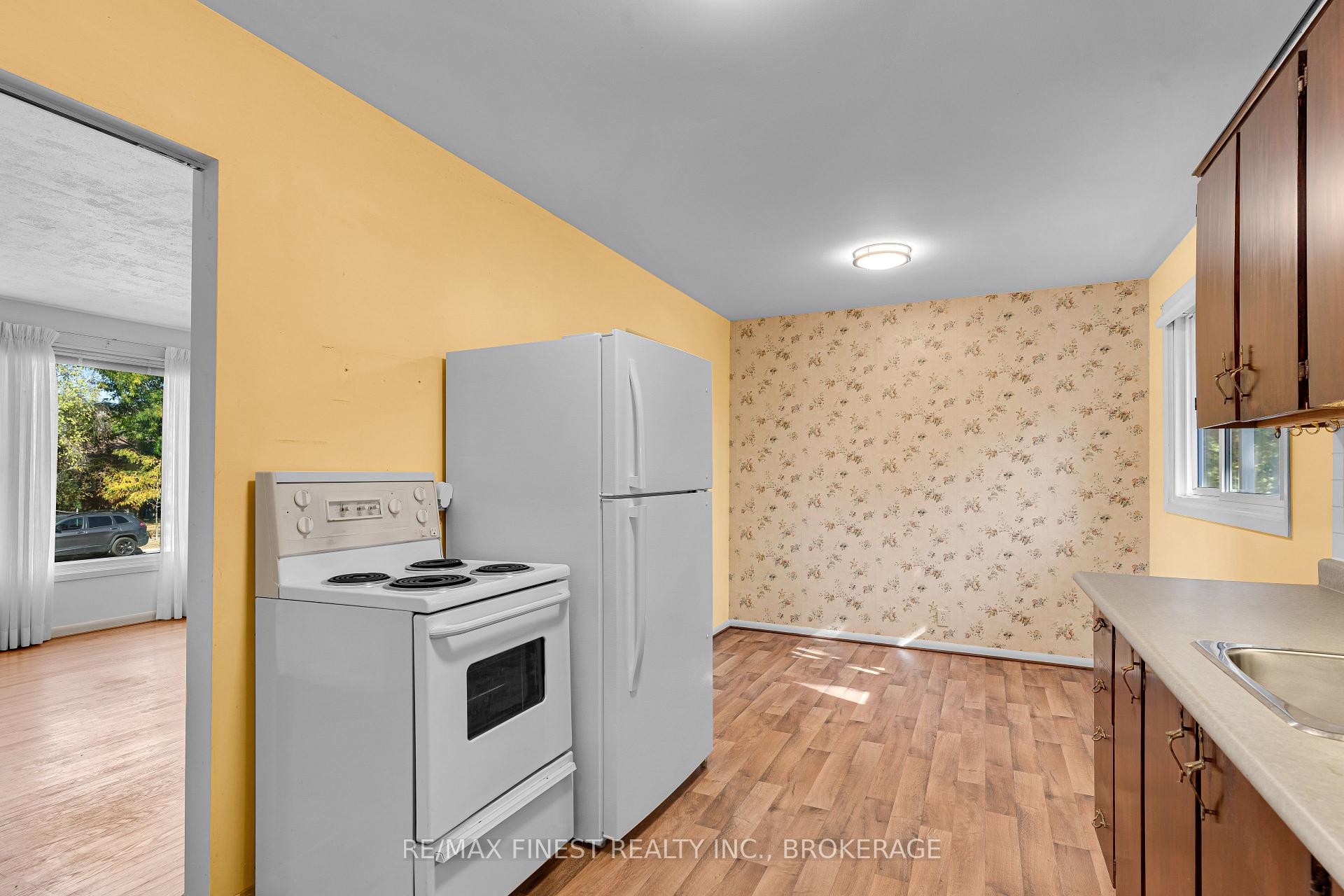 Photo 11 of 704 Aylmer Crescent, Kingston, South of Taylor-Kidd Blvd — HOMEH