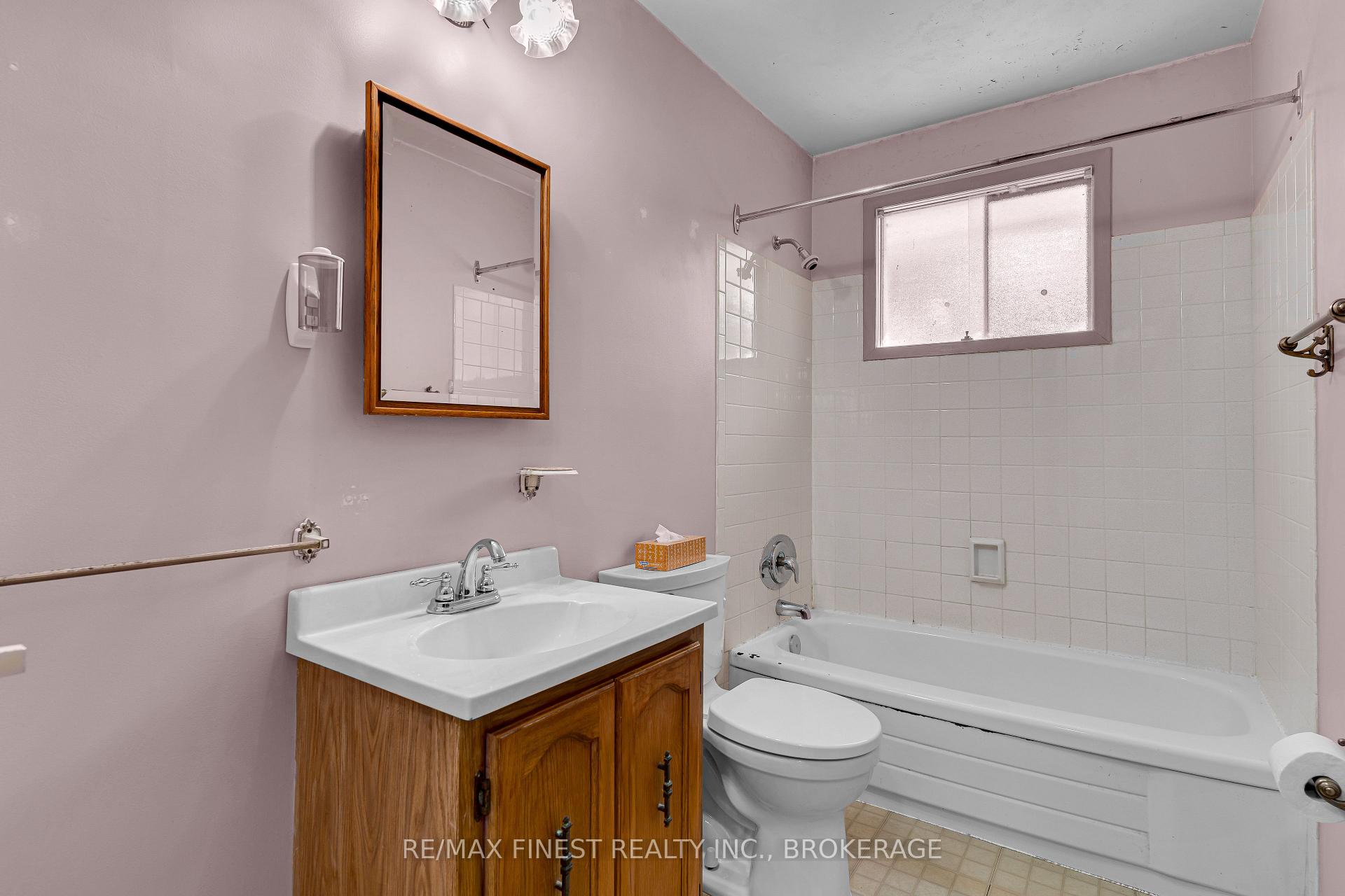 Photo 14 of 704 Aylmer Crescent, Kingston, South of Taylor-Kidd Blvd — HOMEH