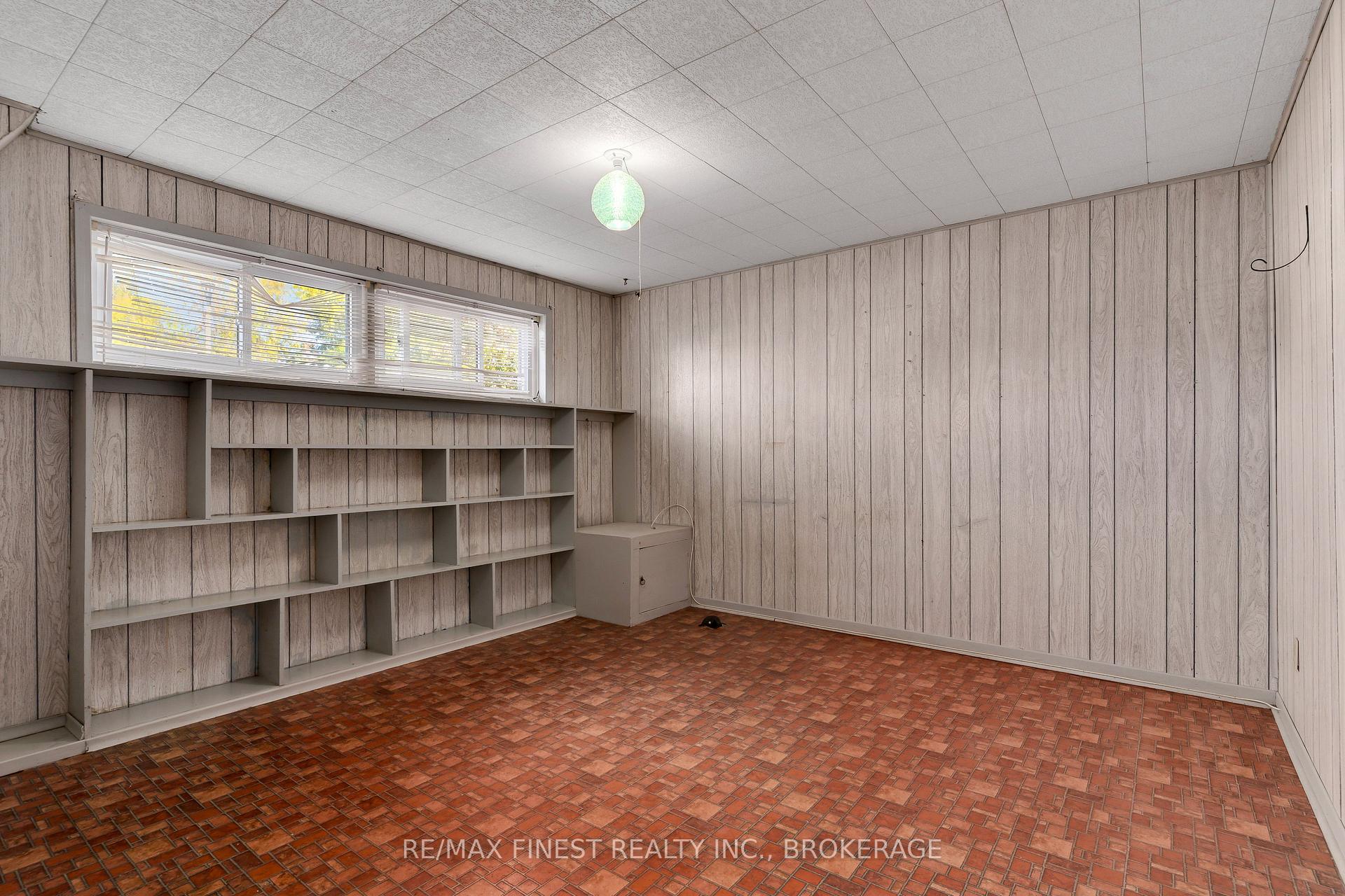 Photo 25 of 704 Aylmer Crescent, Kingston, South of Taylor-Kidd Blvd — HOMEH