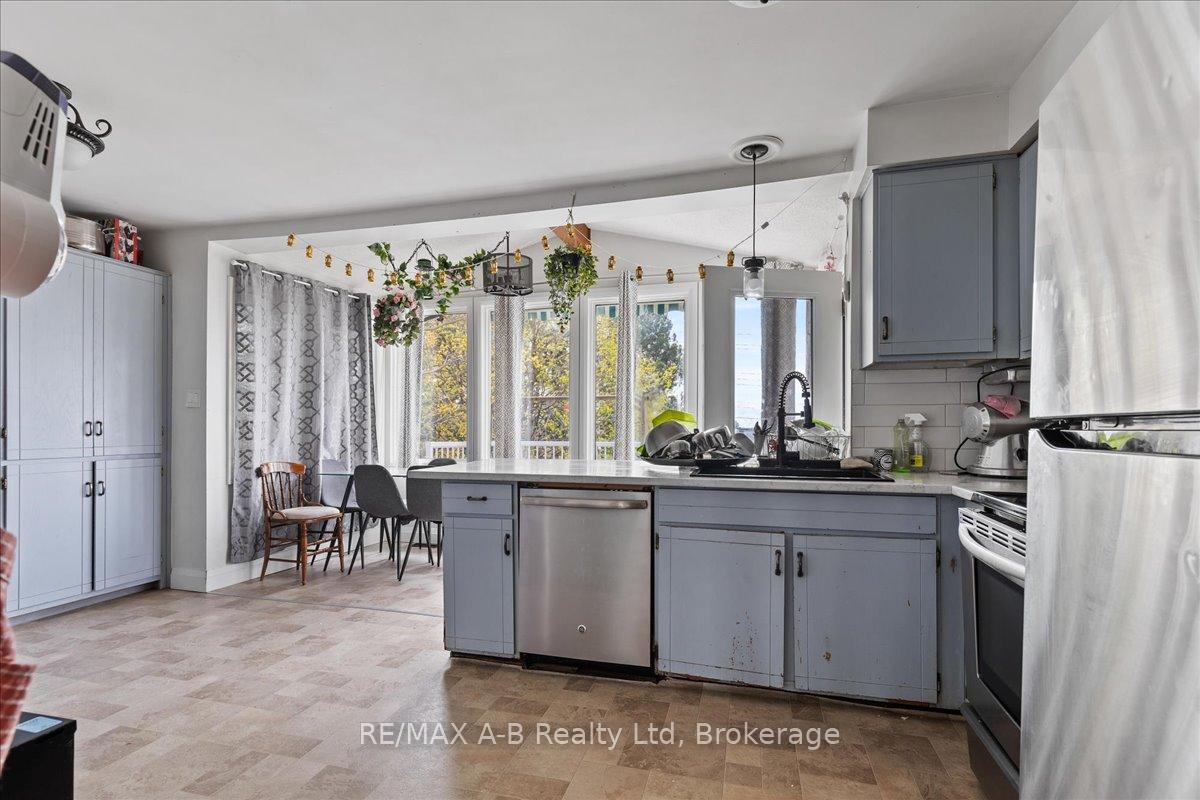 Photo 12 of 73 Southwood Drive, Kitchener — HOMEH