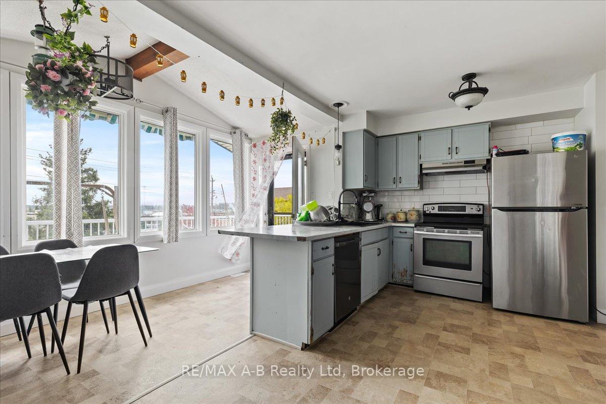 Photo 13 of 73 Southwood Drive, Kitchener — HOMEH