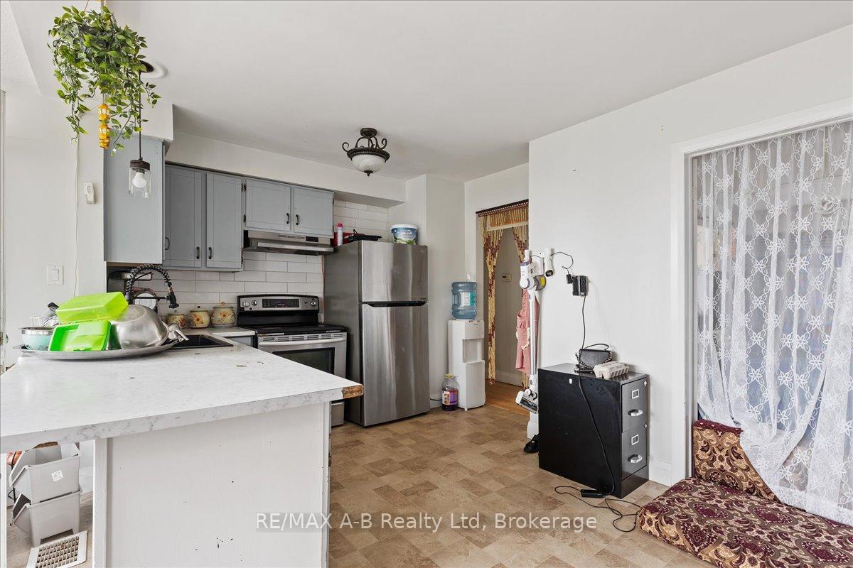 Photo 16 of 73 Southwood Drive, Kitchener — HOMEH