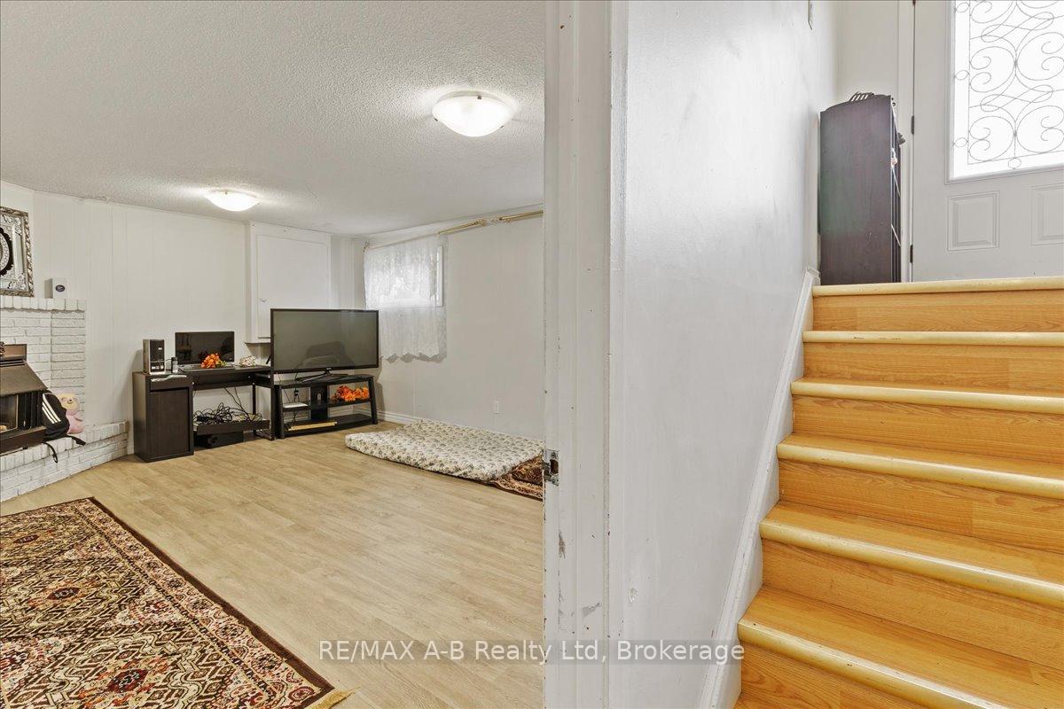 Photo 23 of 73 Southwood Drive, Kitchener — HOMEH