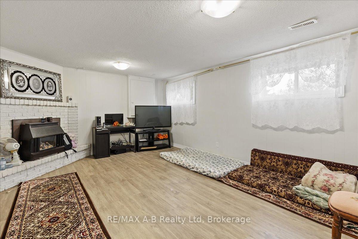 Photo 24 of 73 Southwood Drive, Kitchener — HOMEH