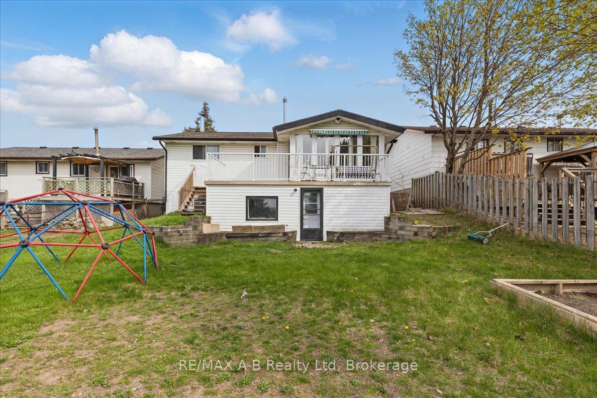 Photo 32 of 73 Southwood Drive, Kitchener — HOMEH
