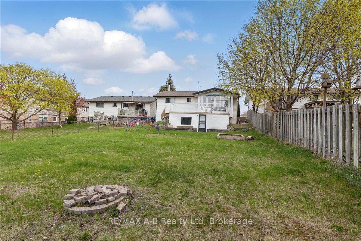 Photo 33 of 73 Southwood Drive, Kitchener — HOMEH