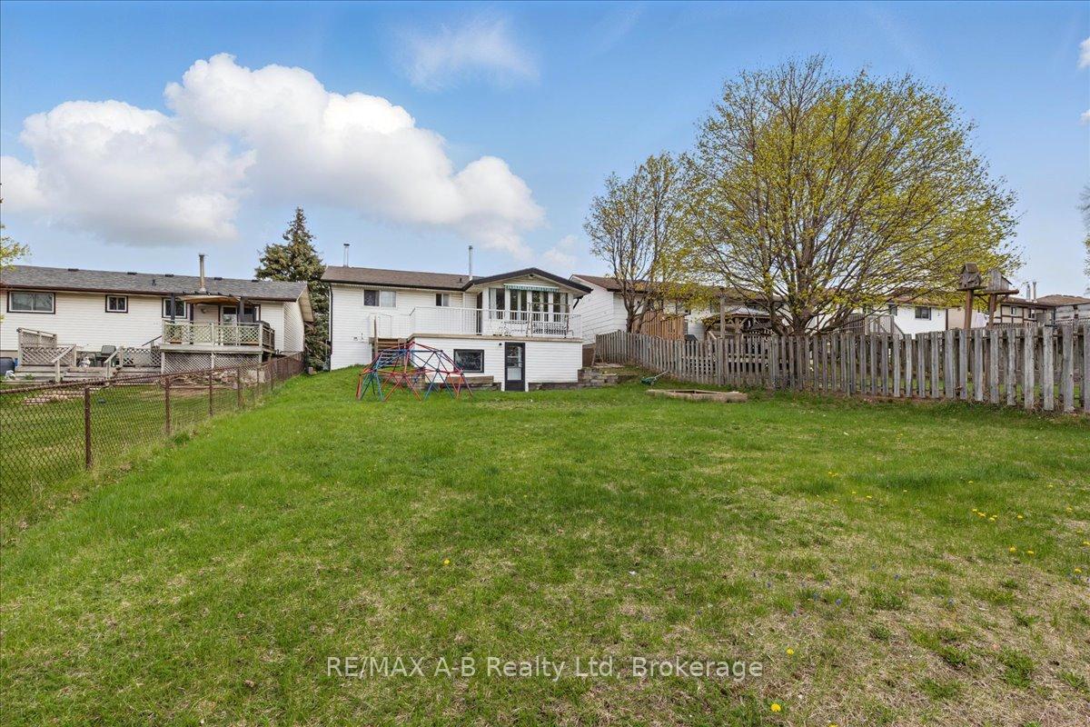 Photo 34 of 73 Southwood Drive, Kitchener — HOMEH