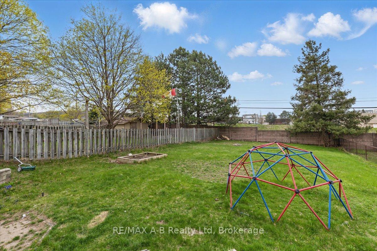 Photo 35 of 73 Southwood Drive, Kitchener — HOMEH