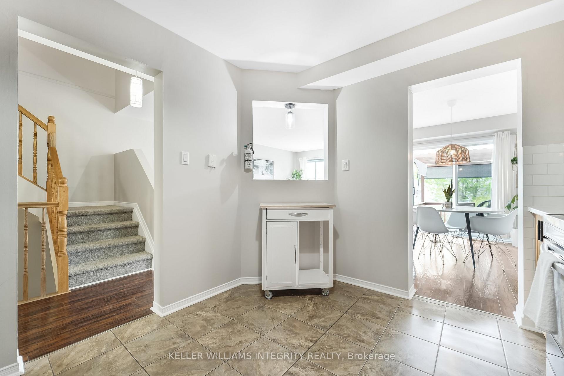 Photo 10 of 496 Meadowbreeze Drive, Ottawa, Kanata - Emerald Meadows/Trailwest — HOMEH