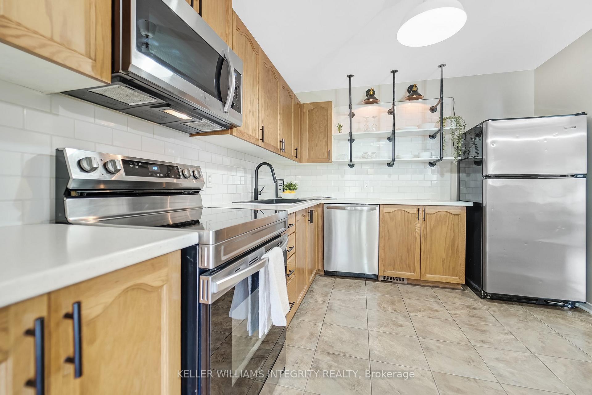 Photo 11 of 496 Meadowbreeze Drive, Ottawa, Kanata - Emerald Meadows/Trailwest — HOMEH