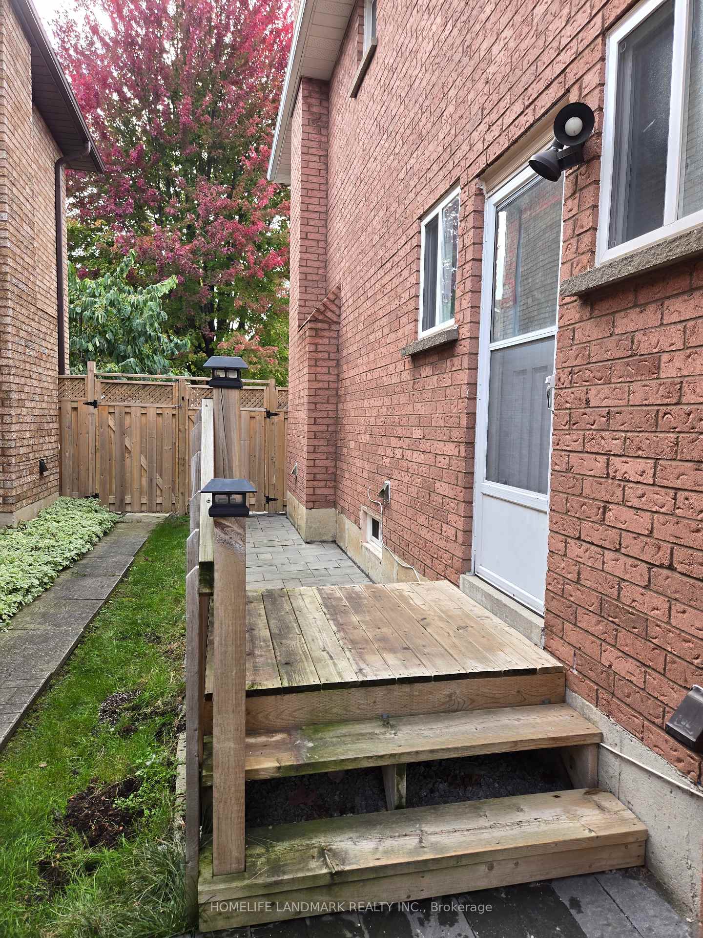 Photo 2 of 81 Captain Francis Drive, Markham, Buttonville — HOMEH