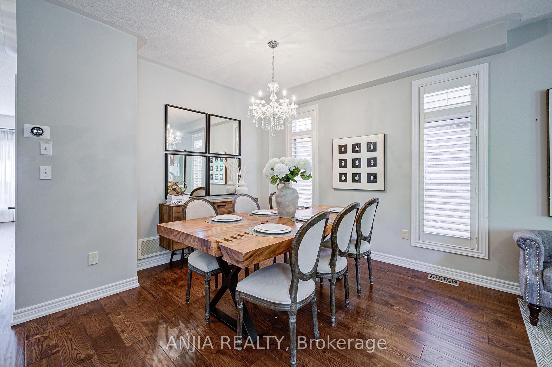 Photo 4 of 54 Rainbow Valley Crescent, Markham, Greensborough — HOMEH