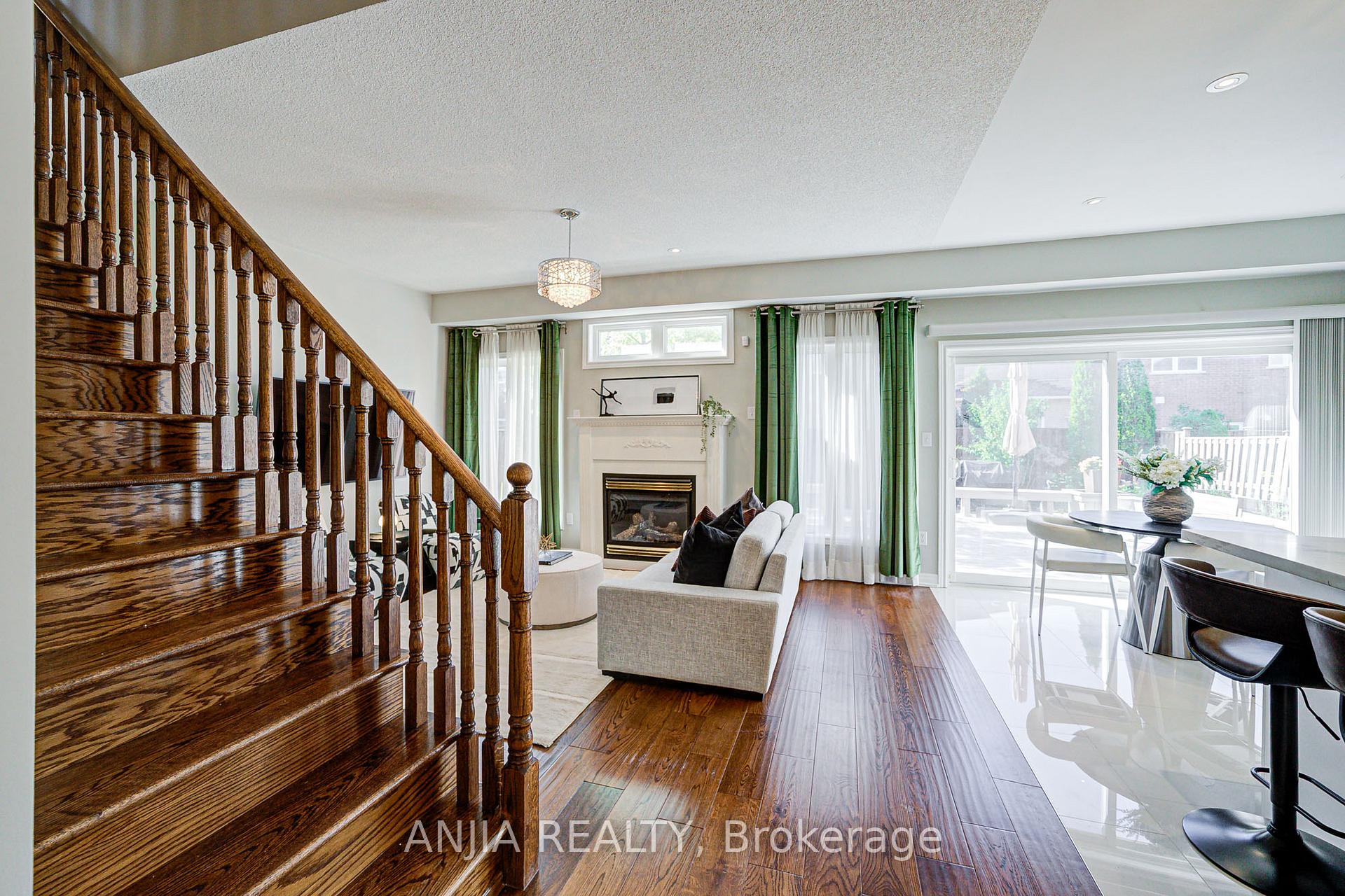 Photo 6 of 54 Rainbow Valley Crescent, Markham, Greensborough — HOMEH