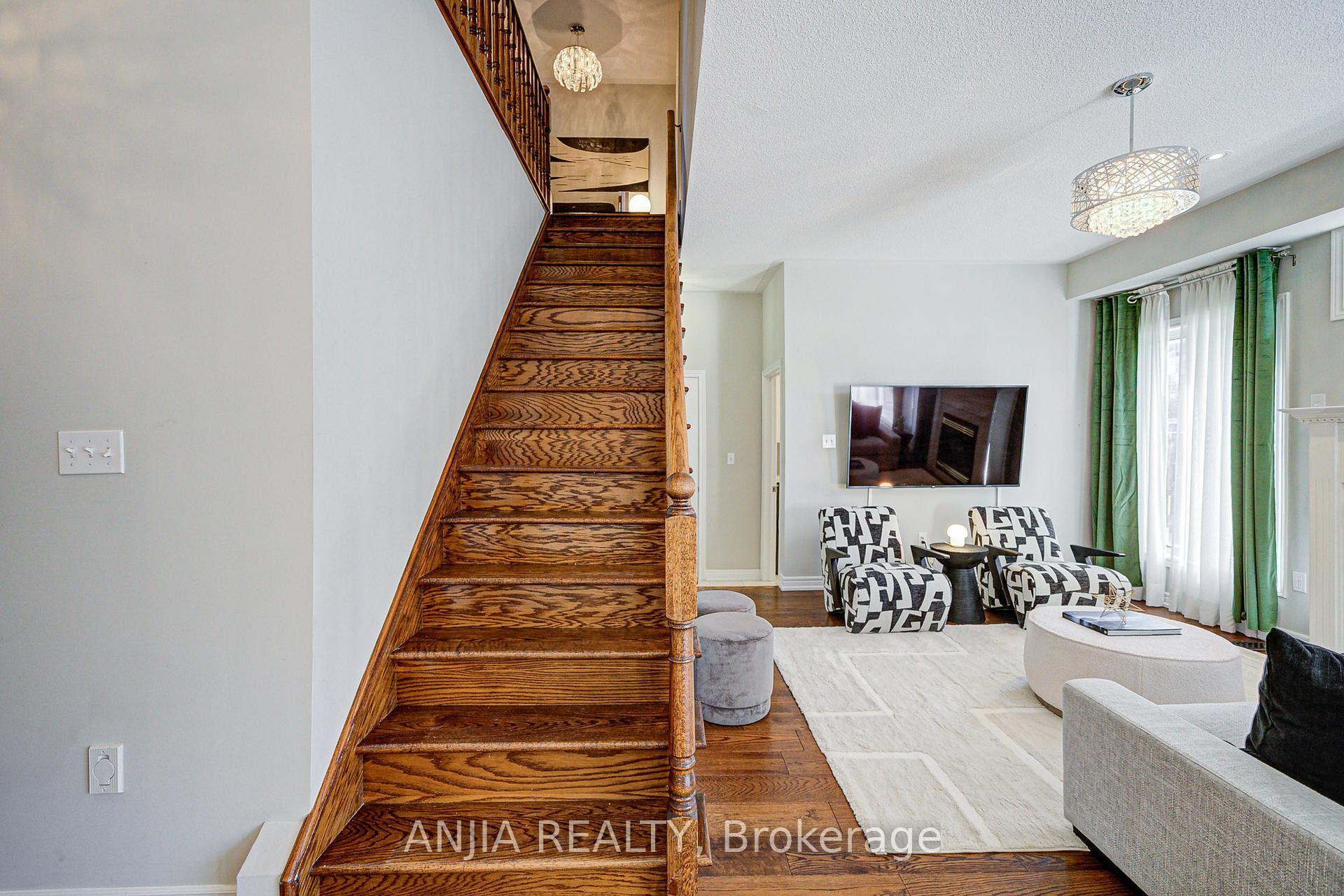 Photo 7 of 54 Rainbow Valley Crescent, Markham, Greensborough — HOMEH