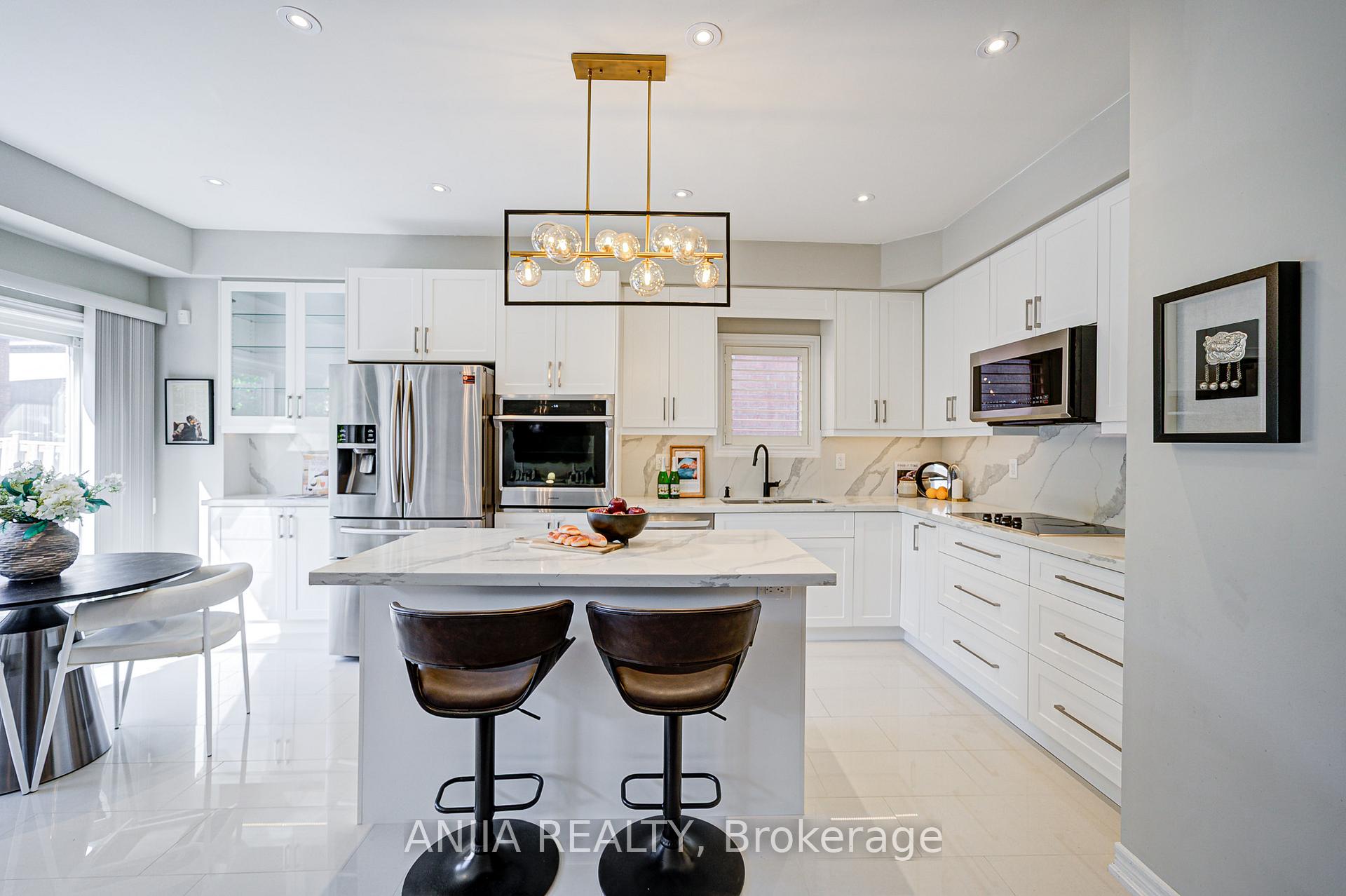 Photo 8 of 54 Rainbow Valley Crescent, Markham, Greensborough — HOMEH