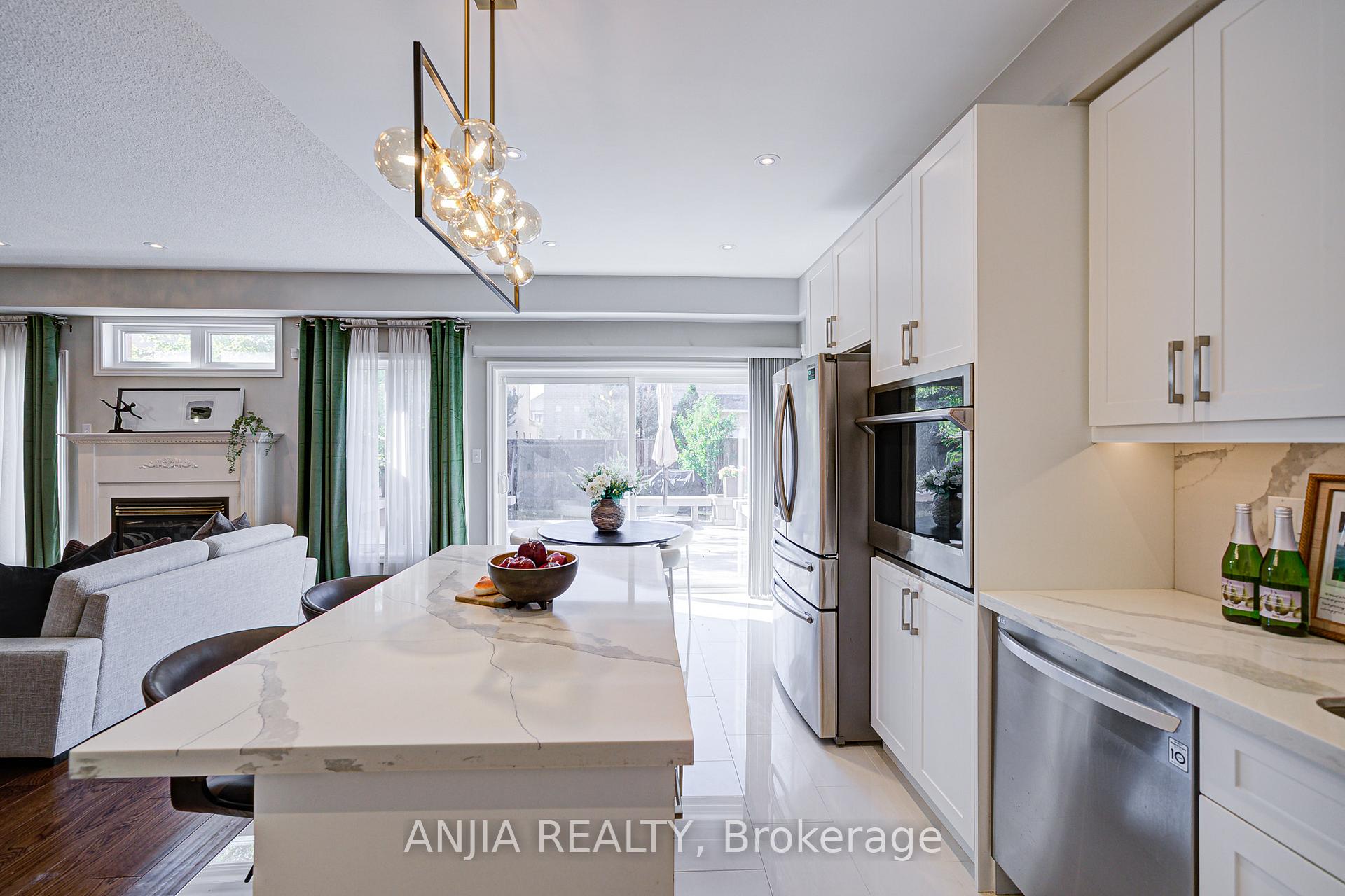 Photo 11 of 54 Rainbow Valley Crescent, Markham, Greensborough — HOMEH