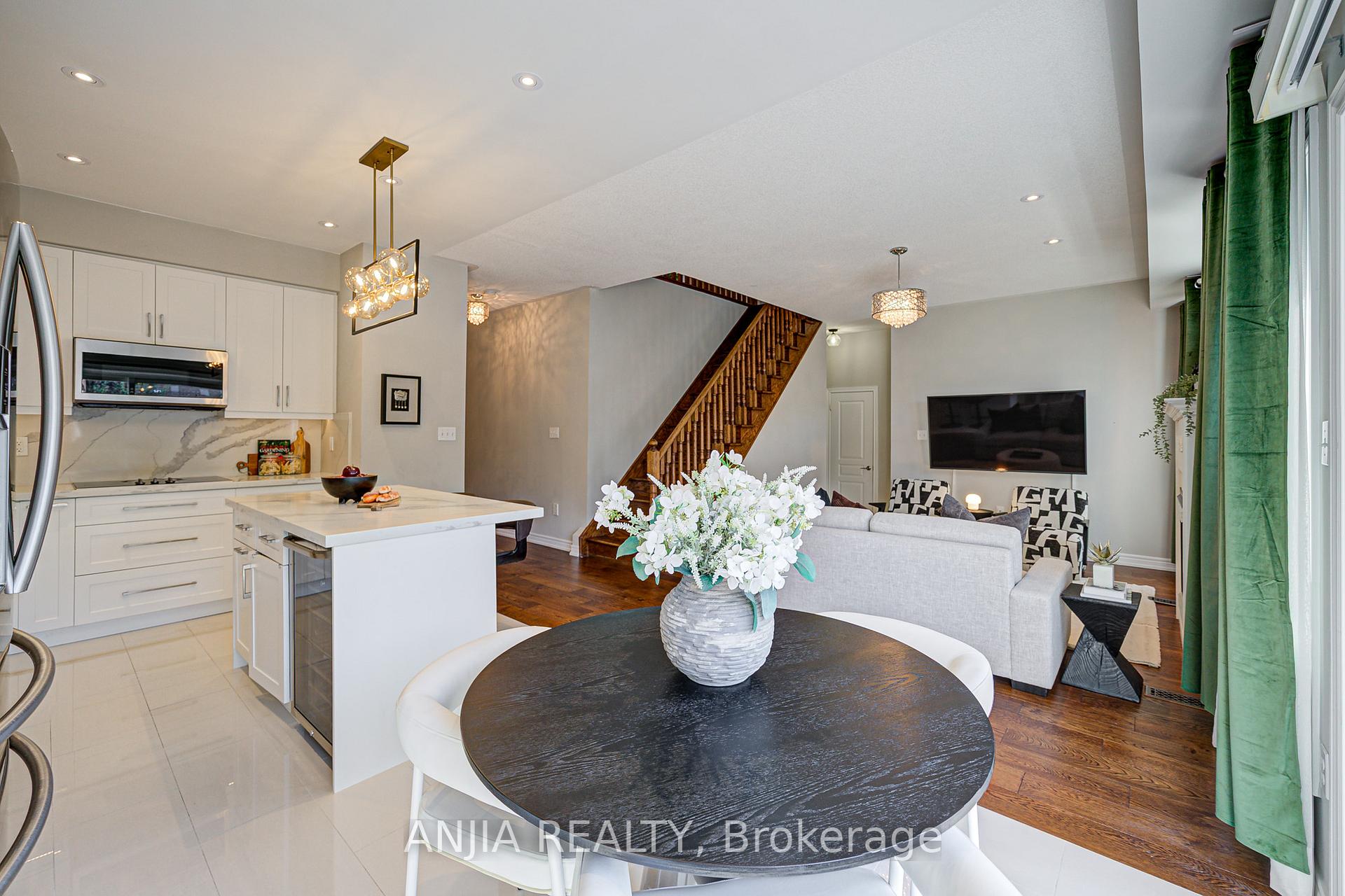 Photo 14 of 54 Rainbow Valley Crescent, Markham, Greensborough — HOMEH