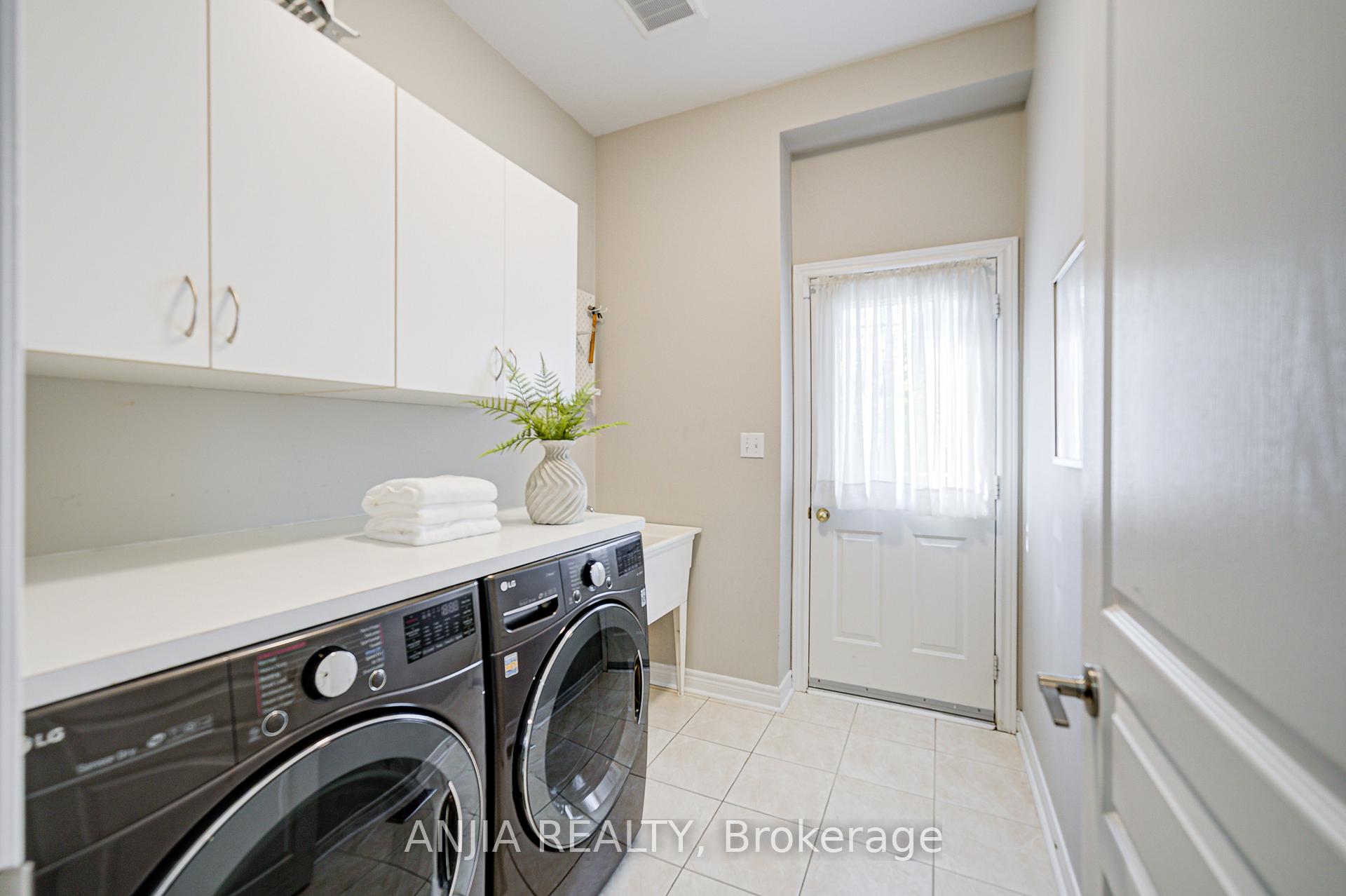 Photo 19 of 54 Rainbow Valley Crescent, Markham, Greensborough — HOMEH