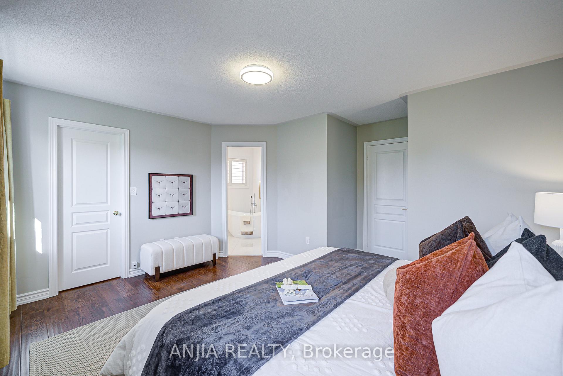 Photo 32 of 54 Rainbow Valley Crescent, Markham, Greensborough — HOMEH