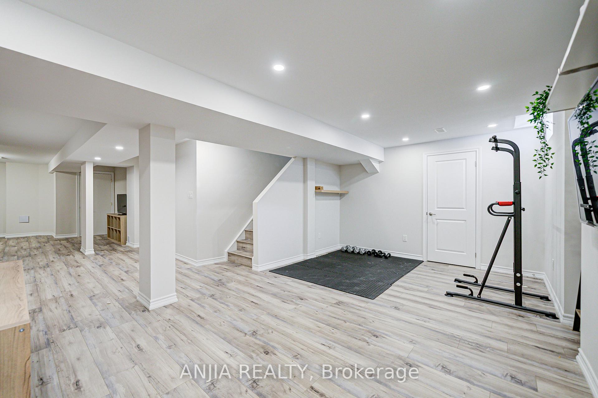 Photo 36 of 54 Rainbow Valley Crescent, Markham, Greensborough — HOMEH
