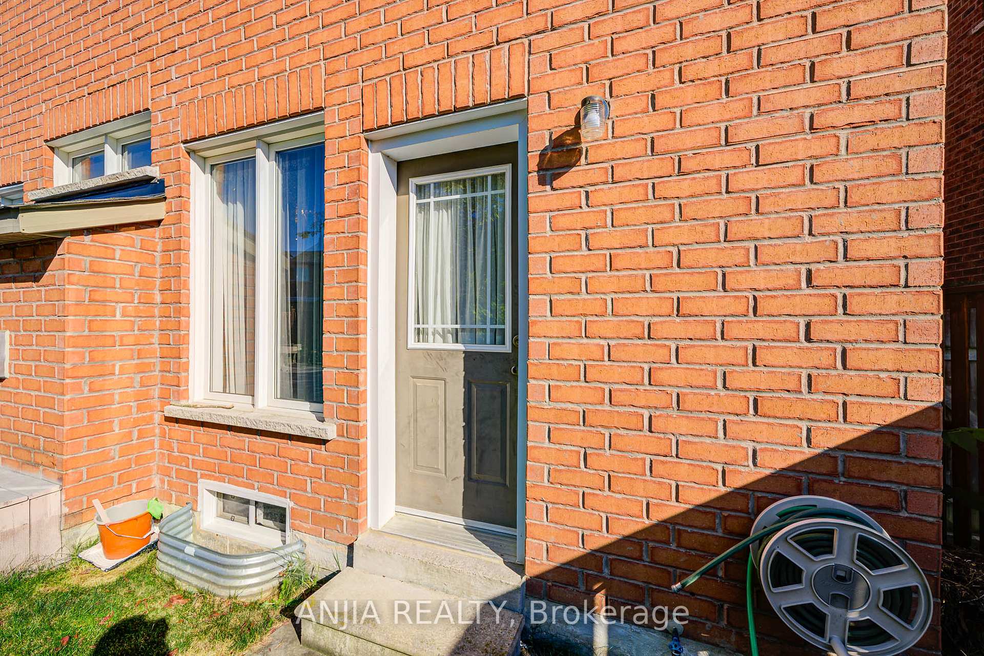 Photo 43 of 54 Rainbow Valley Crescent, Markham, Greensborough — HOMEH