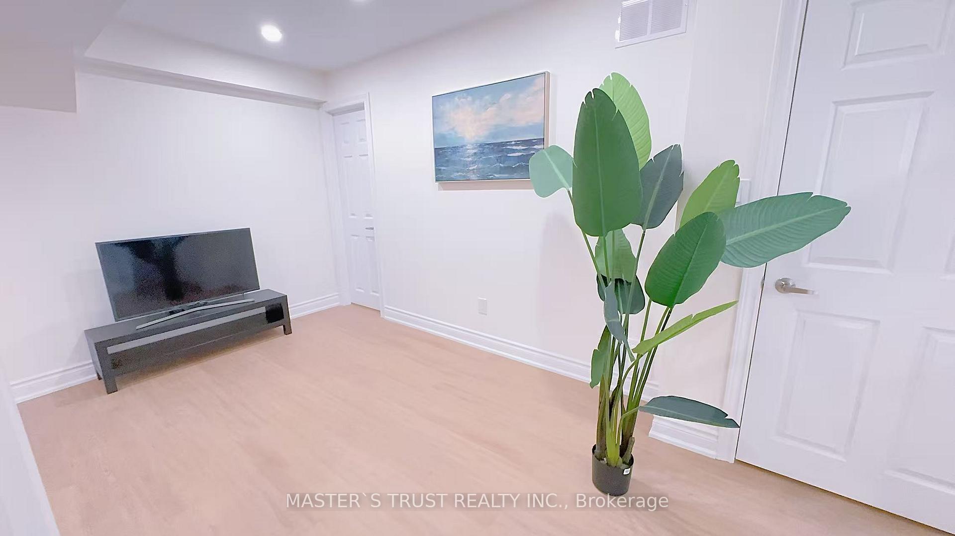 Photo 2 of 20 Campden Place, Markham, Berczy — HOMEH