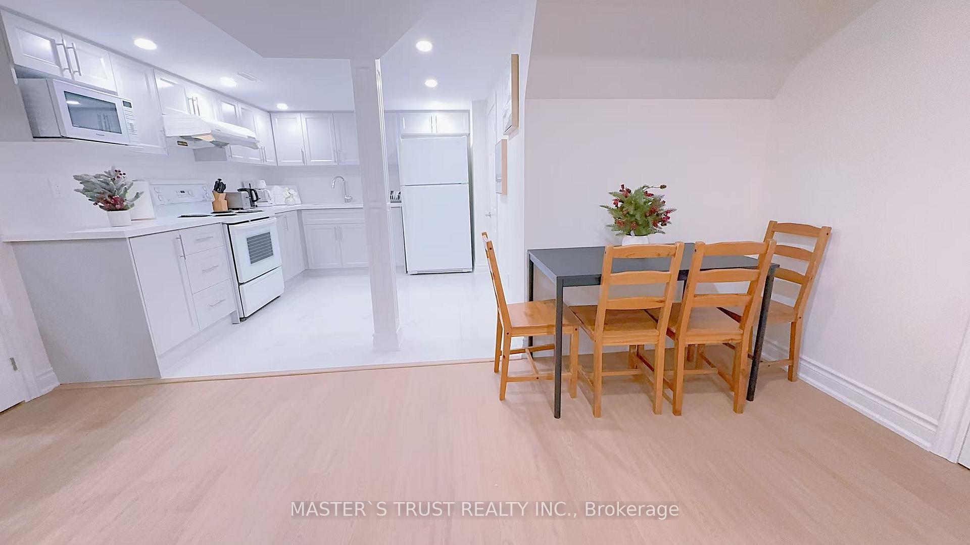 Photo 4 of 20 Campden Place, Markham, Berczy — HOMEH