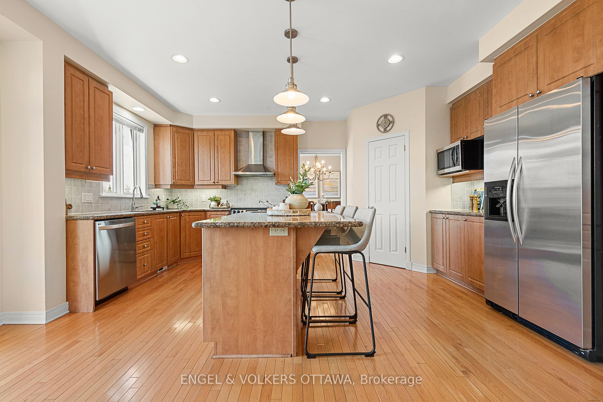 Photo 10 of 67 Manning Court, Ottawa, Kanata - Kanata Lakes/Heritage Hills — HOMEH