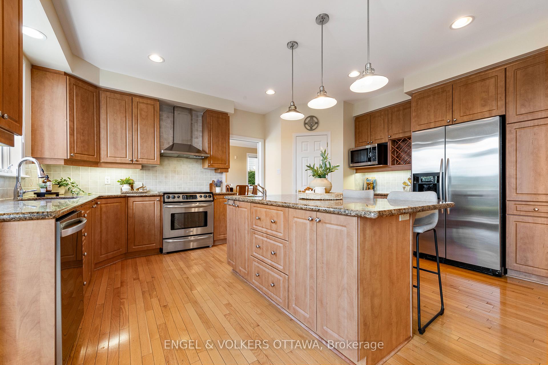 Photo 11 of 67 Manning Court, Ottawa, Kanata - Kanata Lakes/Heritage Hills — HOMEH