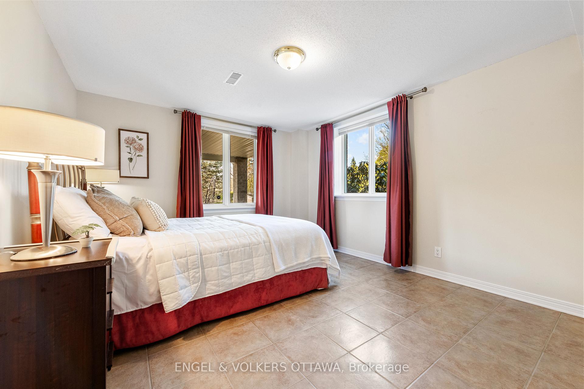 Photo 35 of 67 Manning Court, Ottawa, Kanata - Kanata Lakes/Heritage Hills — HOMEH