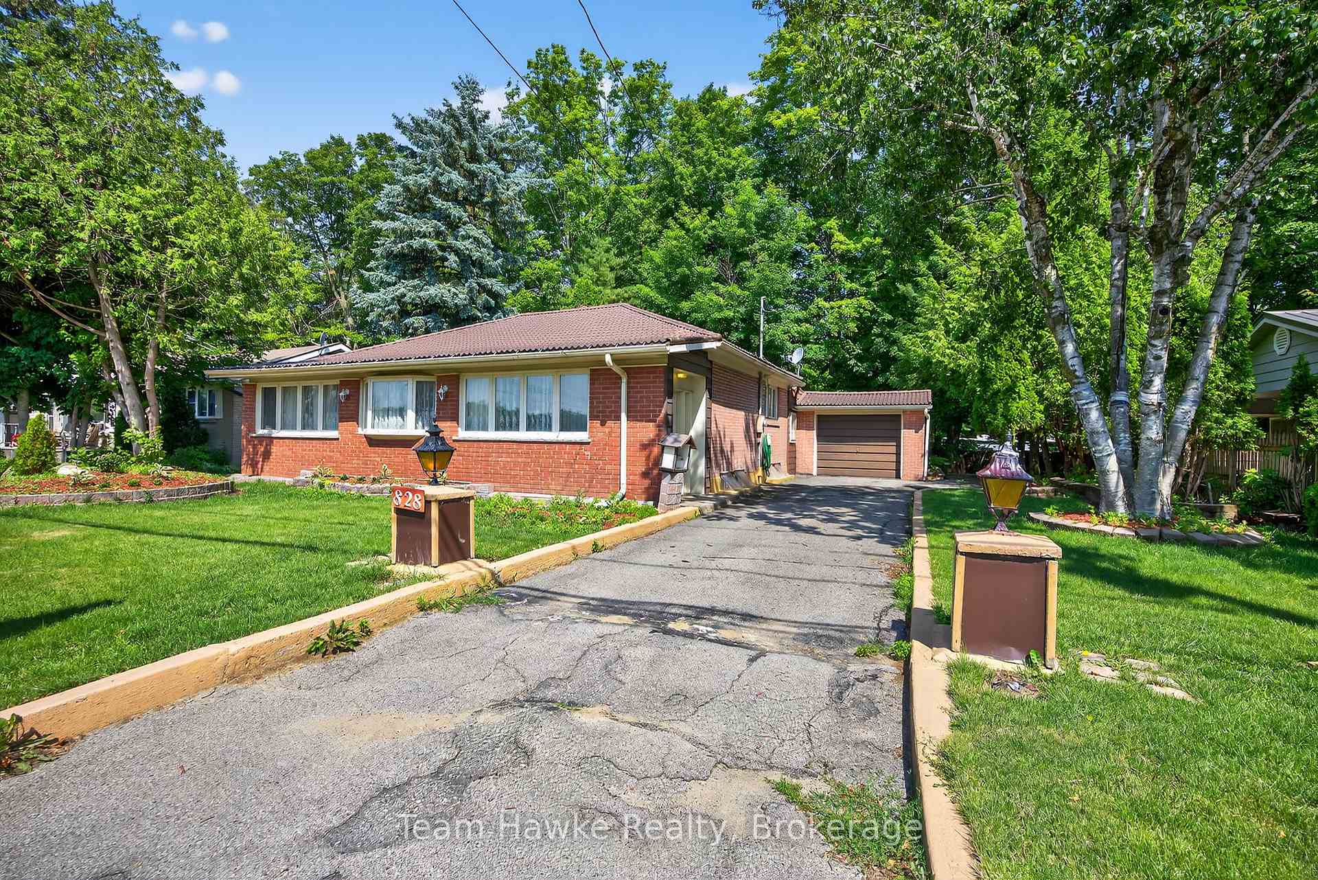 Photo 3 of 828 Hugel Avenue, Midland — HOMEH