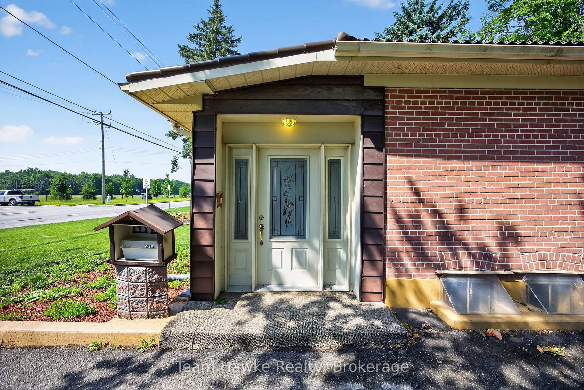 Photo 4 of 828 Hugel Avenue, Midland — HOMEH