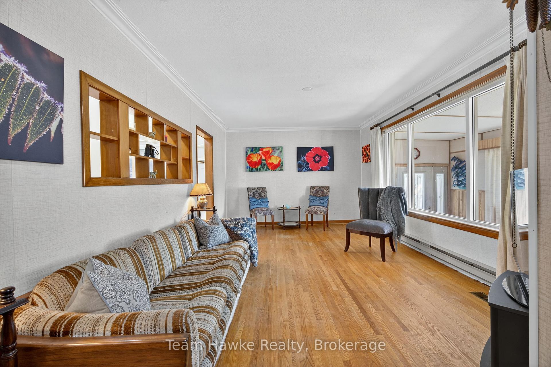 Photo 10 of 828 Hugel Avenue, Midland — HOMEH