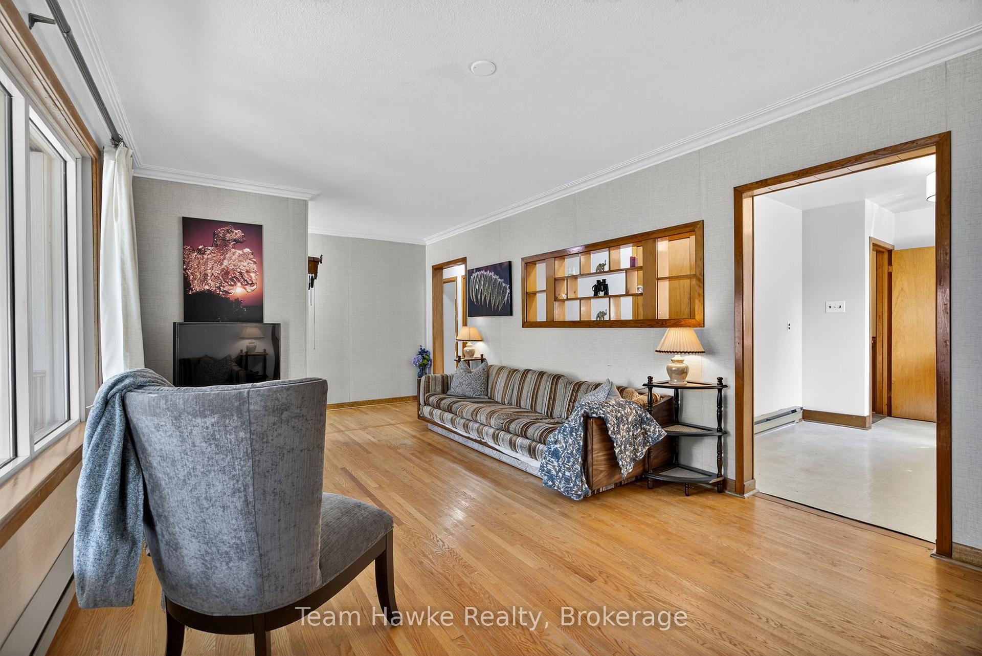 Photo 12 of 828 Hugel Avenue, Midland — HOMEH