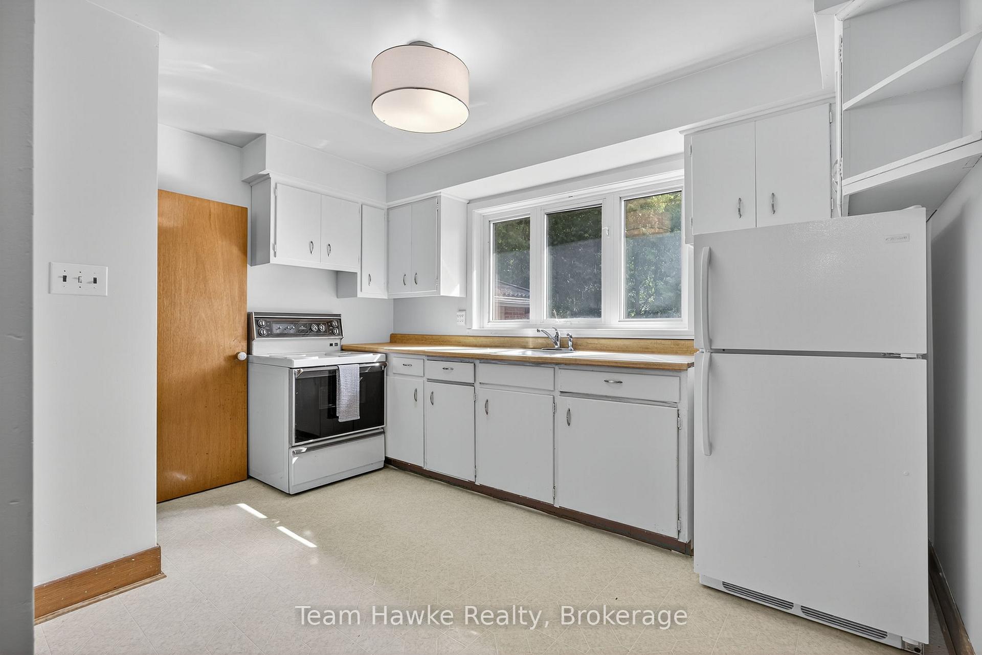 Photo 13 of 828 Hugel Avenue, Midland — HOMEH