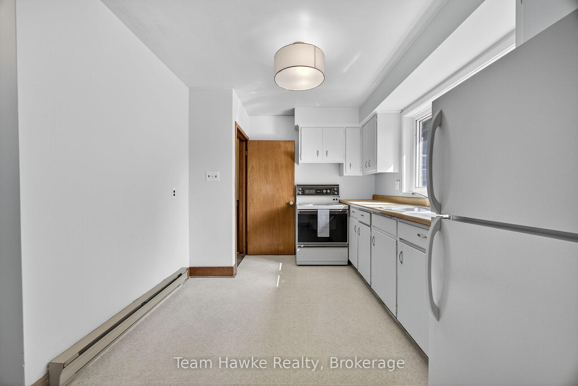 Photo 14 of 828 Hugel Avenue, Midland — HOMEH