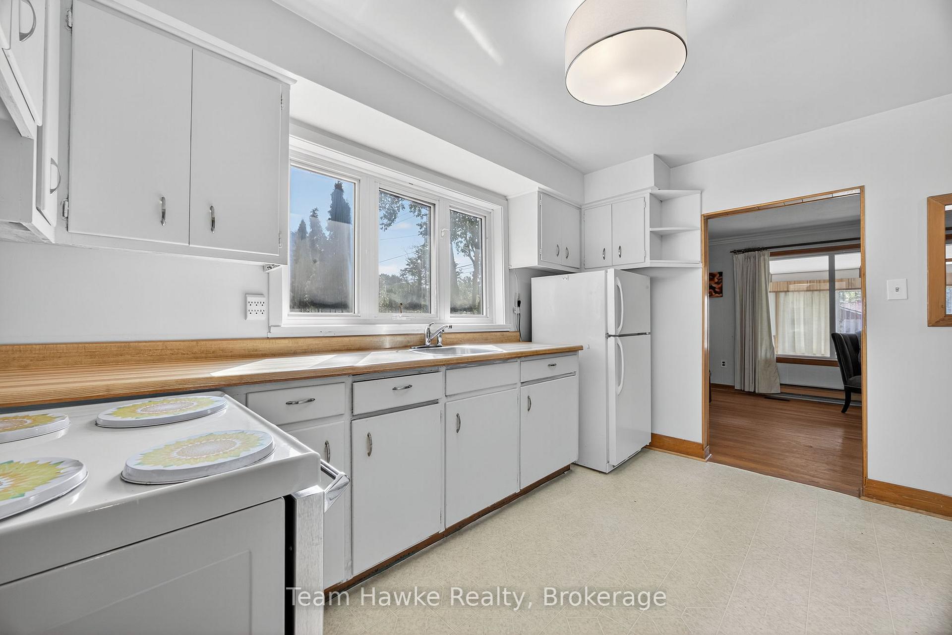 Photo 15 of 828 Hugel Avenue, Midland — HOMEH