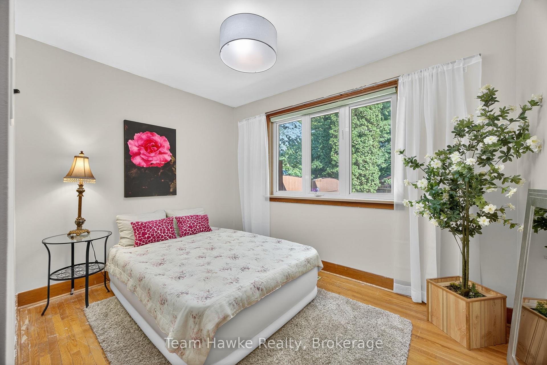 Photo 17 of 828 Hugel Avenue, Midland — HOMEH