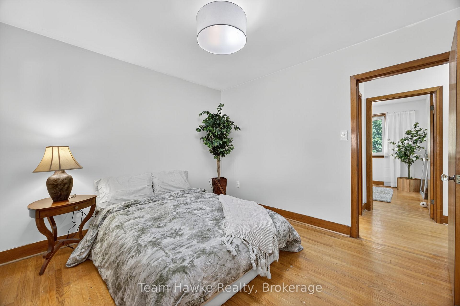 Photo 20 of 828 Hugel Avenue, Midland — HOMEH
