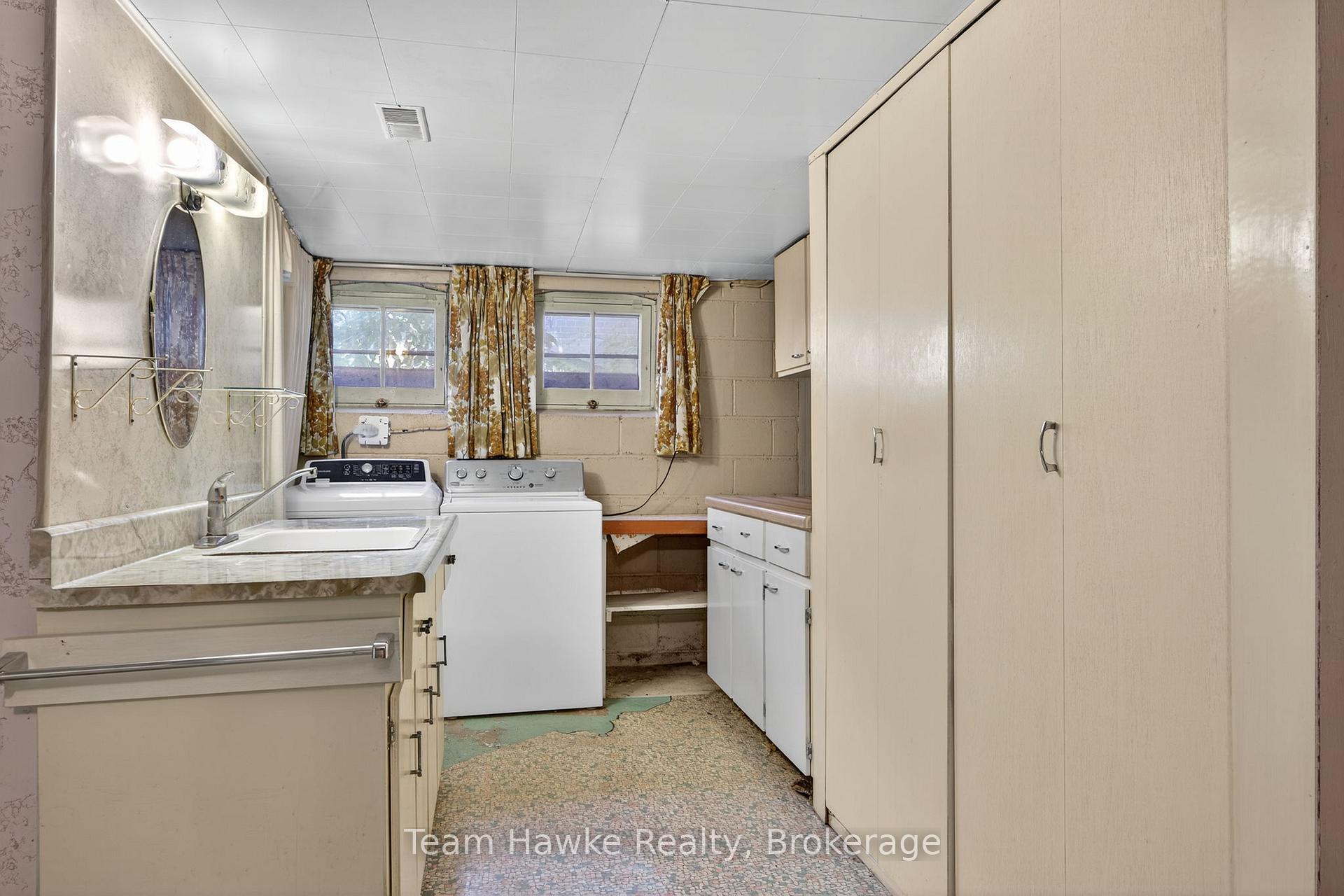Photo 30 of 828 Hugel Avenue, Midland — HOMEH